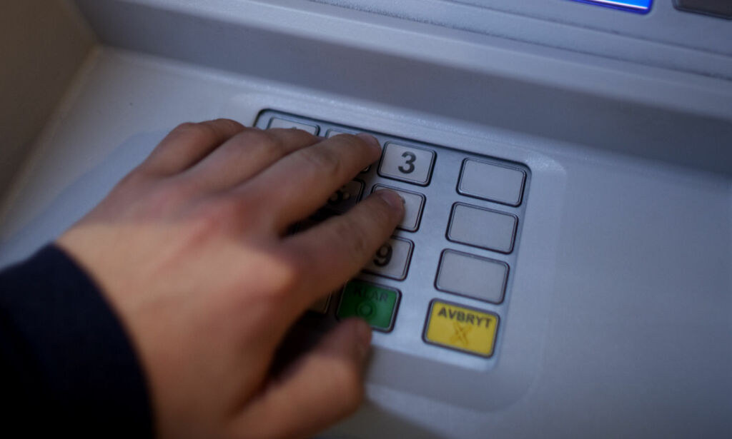Kunder raser mot DNB etter nytt minibankgebyr
