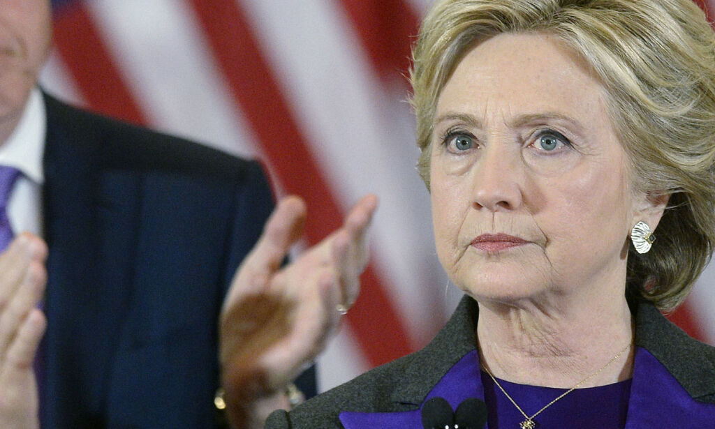 Clinton gir FBI-sjefen deler av skylda for tapet