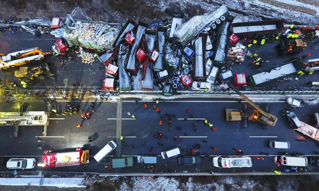 17 døde etter monsterkrasj i Kina