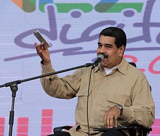 Venezuelas president lover å løse krisen