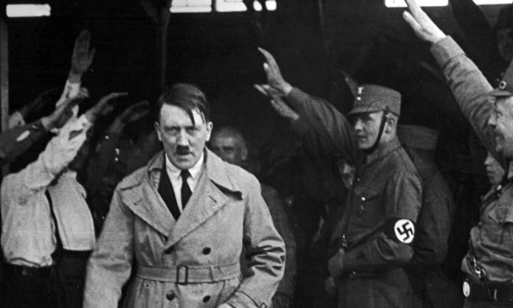 Hemmeligholdte dokumenter viser at Hitler ble tiltalt for krigsforbrytelser før han døde: - Endrer mye av det vi trodde vi visste om ham