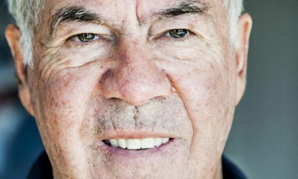 - Du kan vel si det sånn at mora mi røykte seg ihjel og faren min drakk seg ihjel