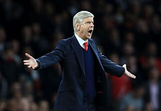 «#wengerout» lyste opp utenfor Emirates. Wenger-misnøyen vokser