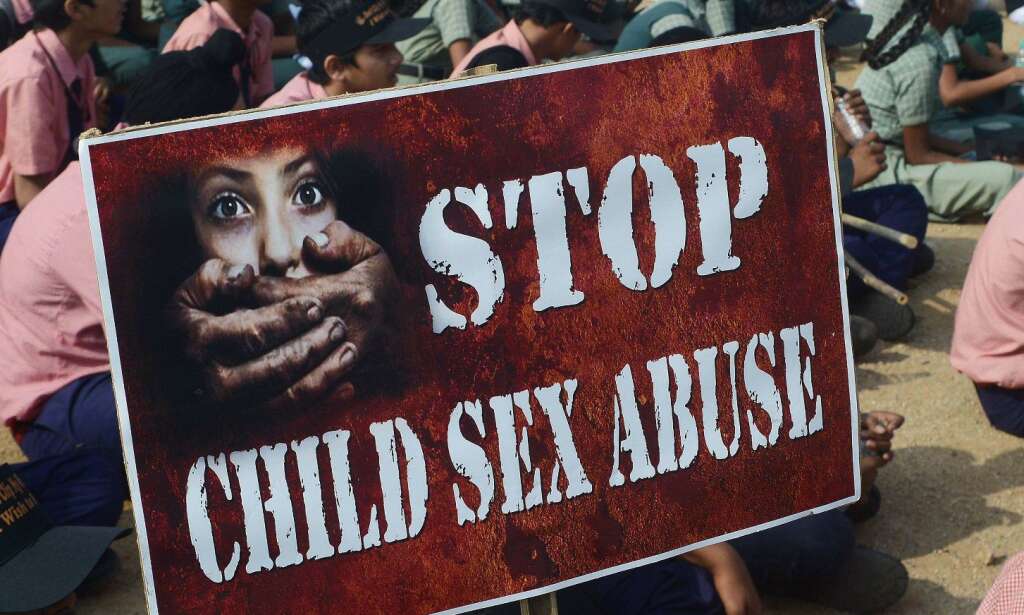 Den 10 år gamle indiske jenta ble gravid etter å ha blitt voldtatt av sin egen stefar. Måtte kjempe for å få ta abort