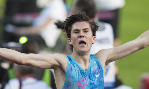 Hele Bislett reiste seg for Jakob (16) etter ny verdensrekord: - Er det mulig? Det er helt vilt