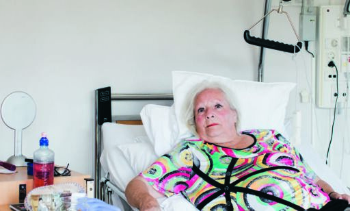 Edith (83) bor på sykehjem. Truls (44) soner en fengselsstraff. Begge sitter for det meste inne