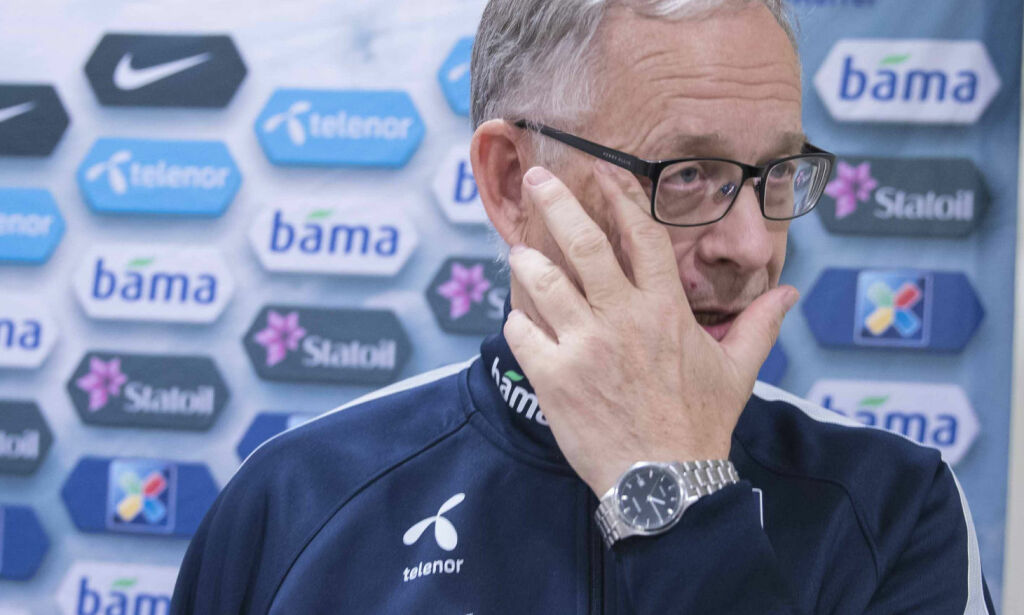 Forbannet Lagerbäck: - Synes du jeg skal svare på spørsmålet? Hva?