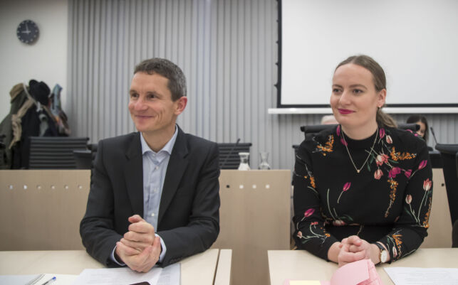 Oslo 20171114.
Truls Gulowsen, leder i Greenpeace Norge, og Ingrid Skjoldvær, leder i Natur og Ungdom, i Oslo tingrett tirsdag i den historiske klimarettssaken der miljøorganisasjonene og delvis Besteforeldrenes klimaaksjon saksøker staten for oljeboring i Barentshavet.
Foto: Heiko Junge / NTB scanpix