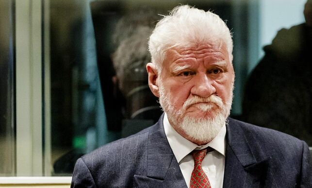 Croatian former general Slobodan Praljak stands prior to the start of his appeal judgement at the International Criminal Tribunal for the former Yugoslavia (ICTY) on November 29, 2017 at the Hague international court, in the court's final verdict for war crimes committed during the break-up of Yugoslavia.
Praljak, 72, appeared to drink poison seconds after judges upheld his 20-year sentence. He shouted out angrily "Praljak is not a criminal" then drank from a small brown bottle. The hearing was quickly suspended as his lawyer shouted out "my client says he has taken poison."
/ AFP PHOTO / ANP AND POOL / Robin van Lonkhuijsen
