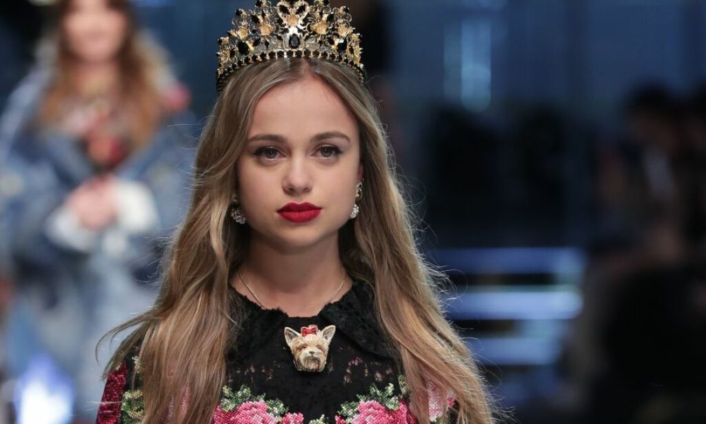 Amelia Windsor (22) er det britiske kongehusets ukjente stjerne