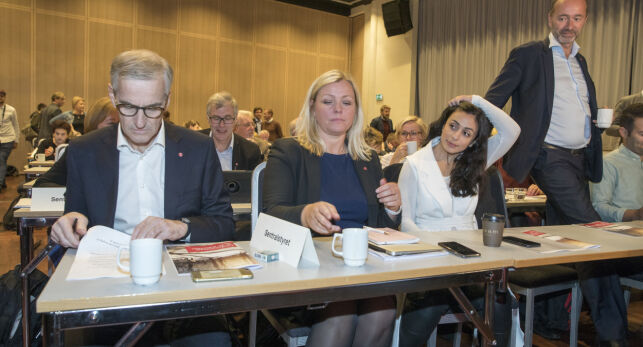 - Ap-ledelsen er i oppløsning