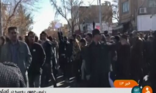 Det begynte med protester mot høye priser, men nå roper de «død over Rouhani»