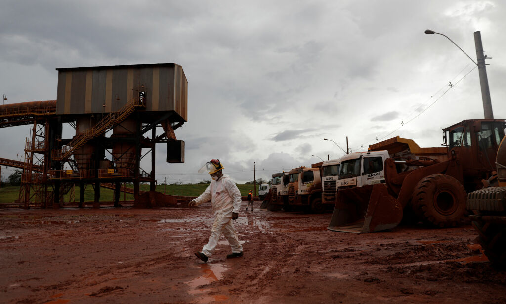 A worker walks at an interdicted area which is part of DRS2 bauxite residue deposit of the alumina refinery Alunorte, owned by Norwegian company Norsk Hydro ASA, in Barcarena, Para state, northern Brazil March 5, 2018. REUTERS/Ricardo Moraes