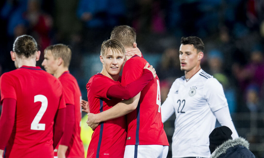 Ødegaard og Ajer er inne hos Lagerbäck