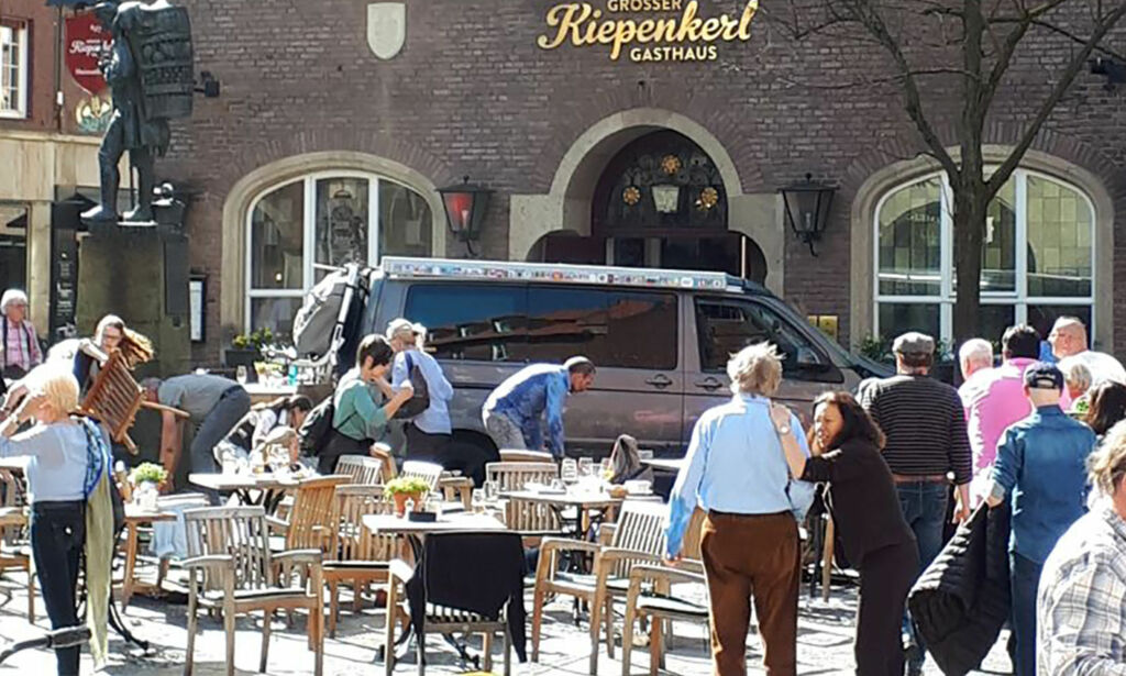 Ransaket bilen og leiligheten: Fant våpen og eksplosiver