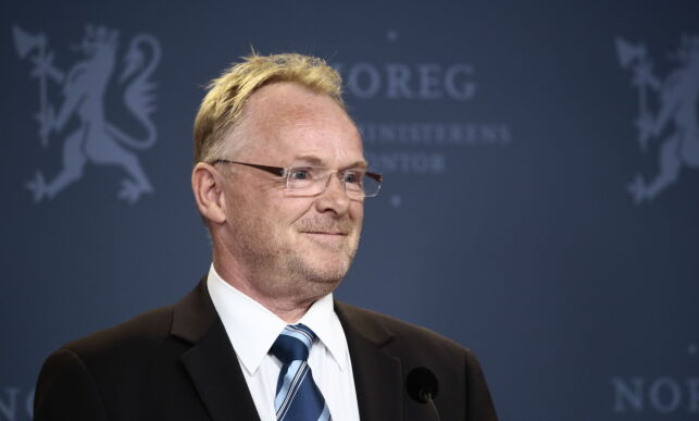 - Jeg skal svare på alle spekulasjoner, spørsmål og påstander