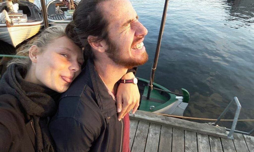 Louisas norske eks-kjæreste med rørende minneord: - En del av meg døde mandag