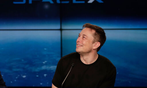 Elon Musk kaster seg inn på norsk side i elg-krigen