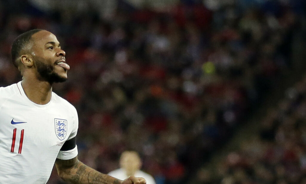 England banket Tsjekkia etter Sterling-hattrick