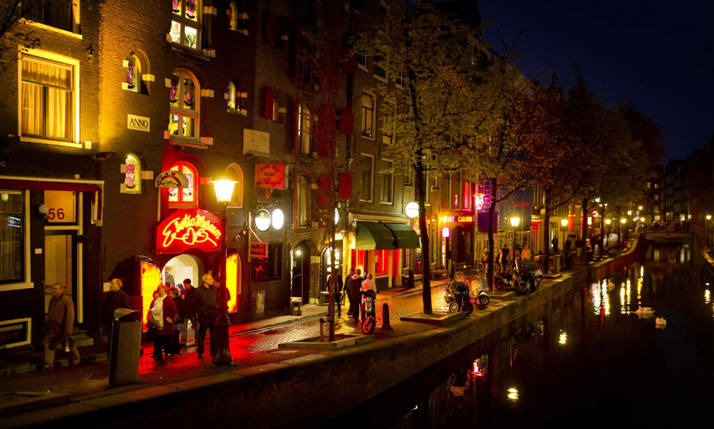 Forbyr guidede turer i «Red Light District»
